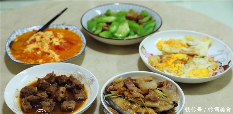 跟得上|节后一家四口的晚餐,花钱很少吃得舒服,老少营养跟得上