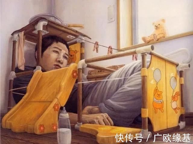 小伙|小伙路边卖“纯手工”冰淇淋,直接放冰块砸,2元一份抢着买!