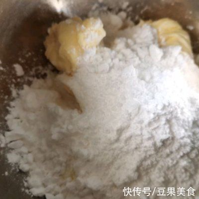  老妈做的杏仁片巧克力饼干，怎么吃都不腻