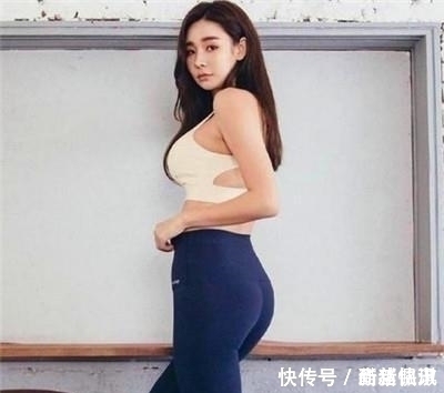 街拍女神微胖身材的紧身打底裤小姐姐,简约而不简单