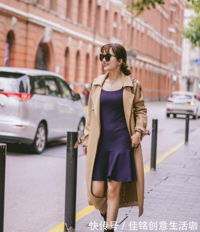 风衣 今年流行不累脚的“裸靴”，搭连衣裙+风衣，洋气显瘦又有女人味！