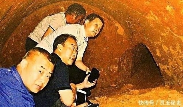 古墓@考古专家挖掘古墓,发现里面坐着一个“人”,守着宝藏被困上千年