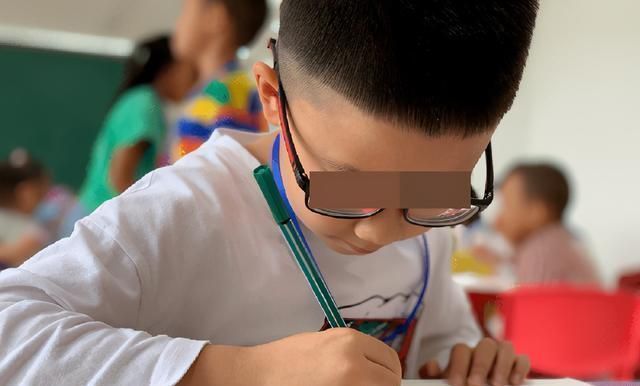 学霸|“玩也能当学霸”的孩子,大多都有这4个特征,看看你家娃占几条