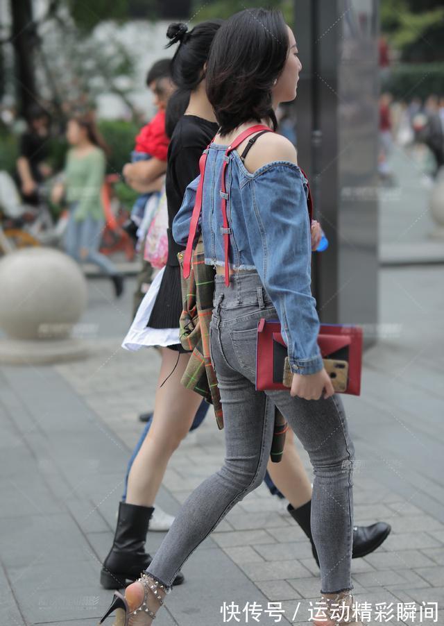 高跟鞋|条纹连衣裙搭配一字带高跟鞋,显高还显瘦,同时令气质更迷人