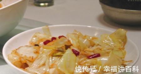 手撕包菜的正宗做法,只需简单2步,比饭店里面的还好吃