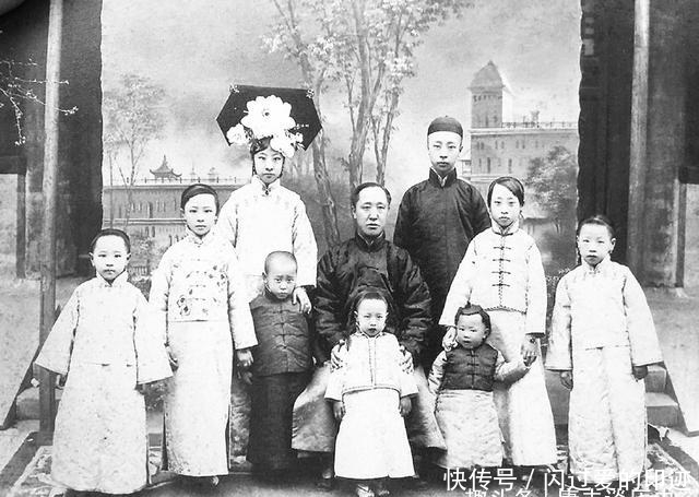个个|溥仪与妹妹们的合影:妹妹们个个面容姣好,尽显皇室贵族气质