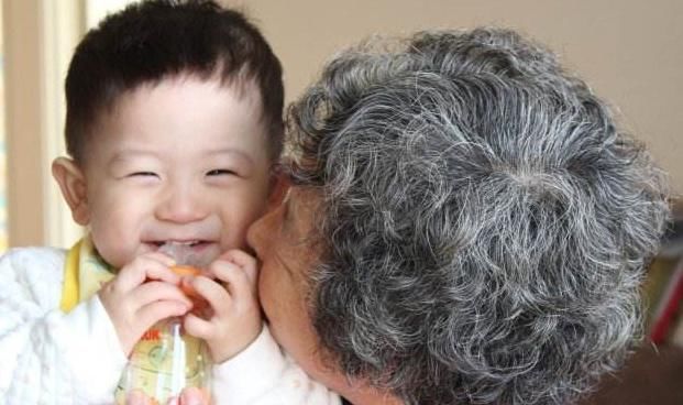 孩子|从小跟妈妈睡的孩子,与跟奶奶睡的差别很大,尤其是上幼儿园以后