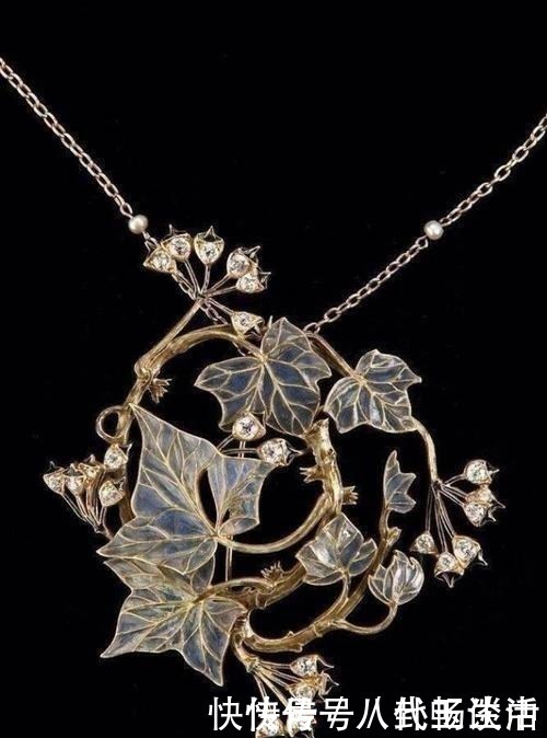 玉髓|项链从来都是女人的焦点,它的价值从没消失过,有与众不同的光芒