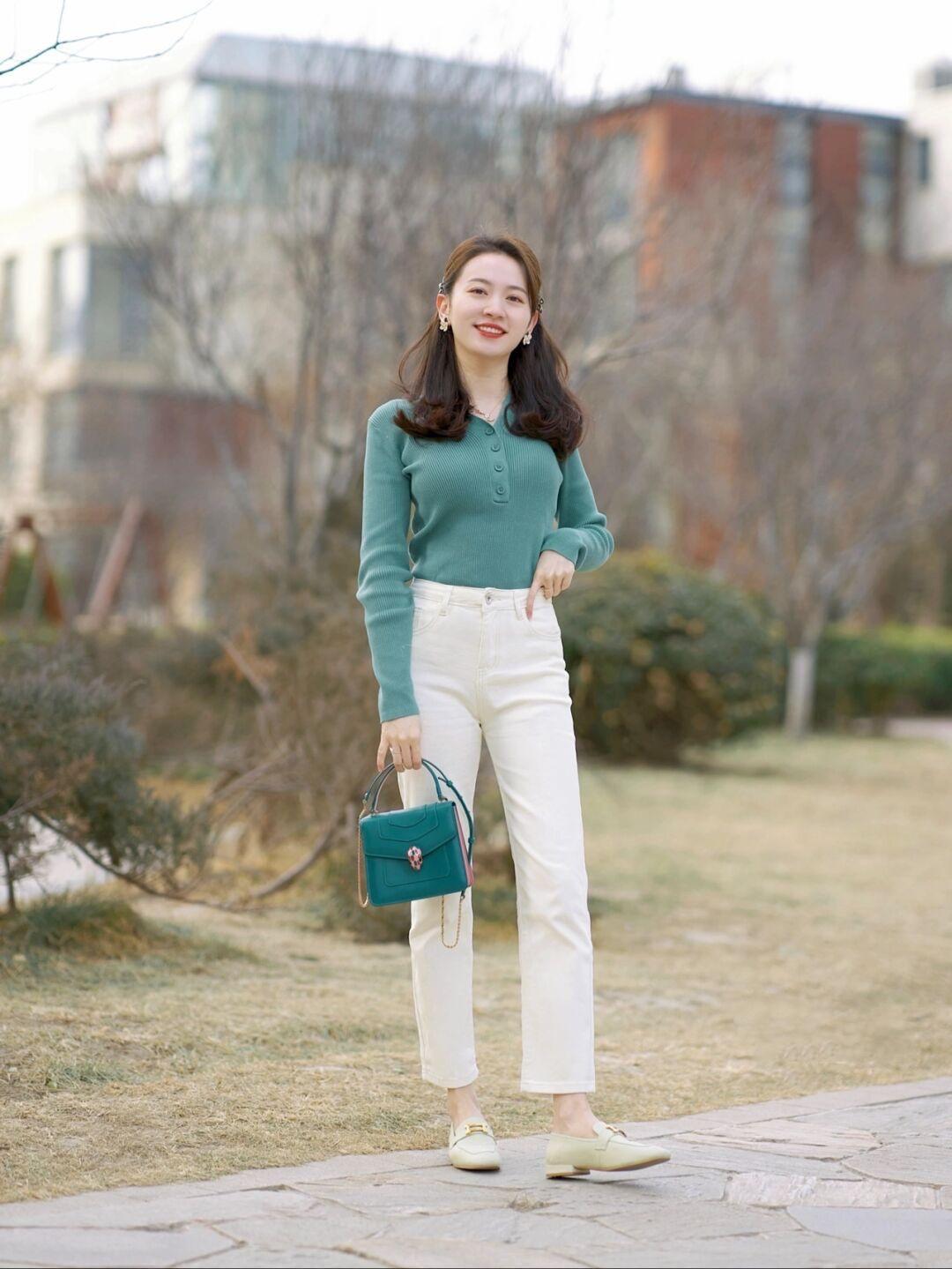 博主|气质是由内而外散发的,会穿“毛衣”很重要,美的像小姑娘