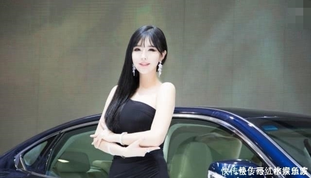 雪铁龙车模穿开叉长裙,展露性感美腿,尽显成熟女人气息