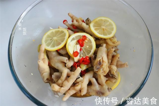柠檬|柠檬鸡爪还要出去买吗？自己在家做可简单了，一煮一泡，很好吃
