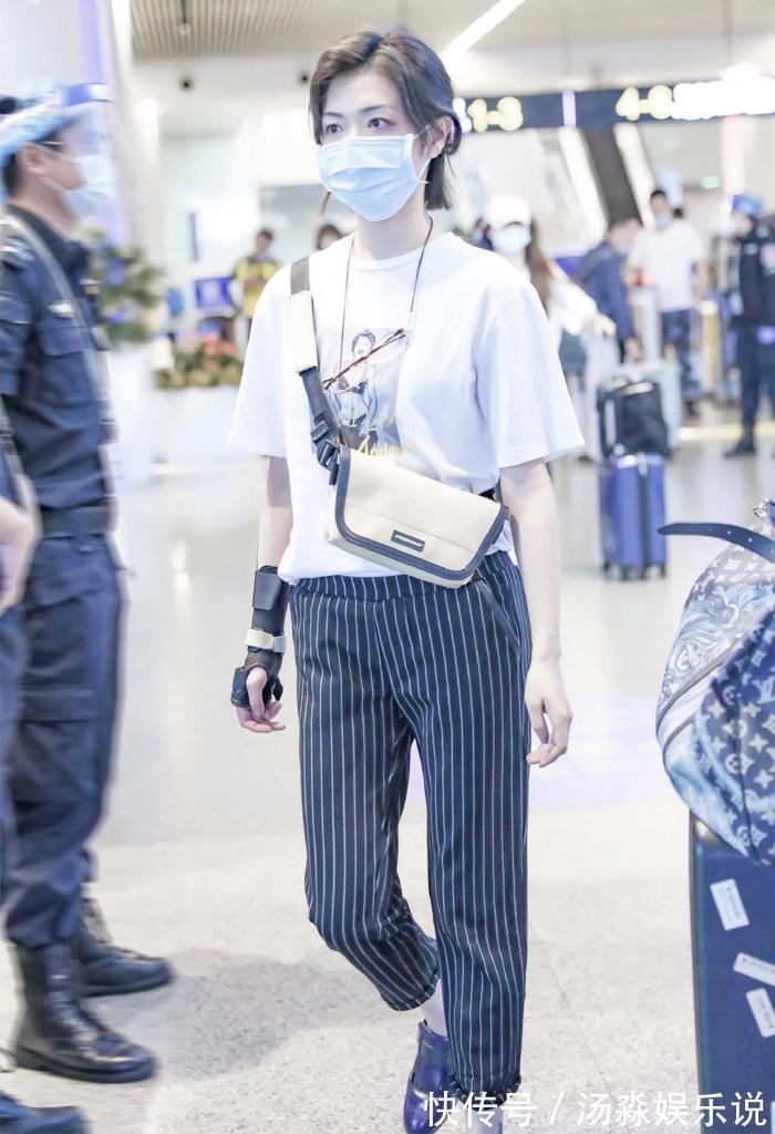 皮裤 小白鞋该被“淘汰”了!现在流行穿牛津鞋,时髦高级,这么搭真美