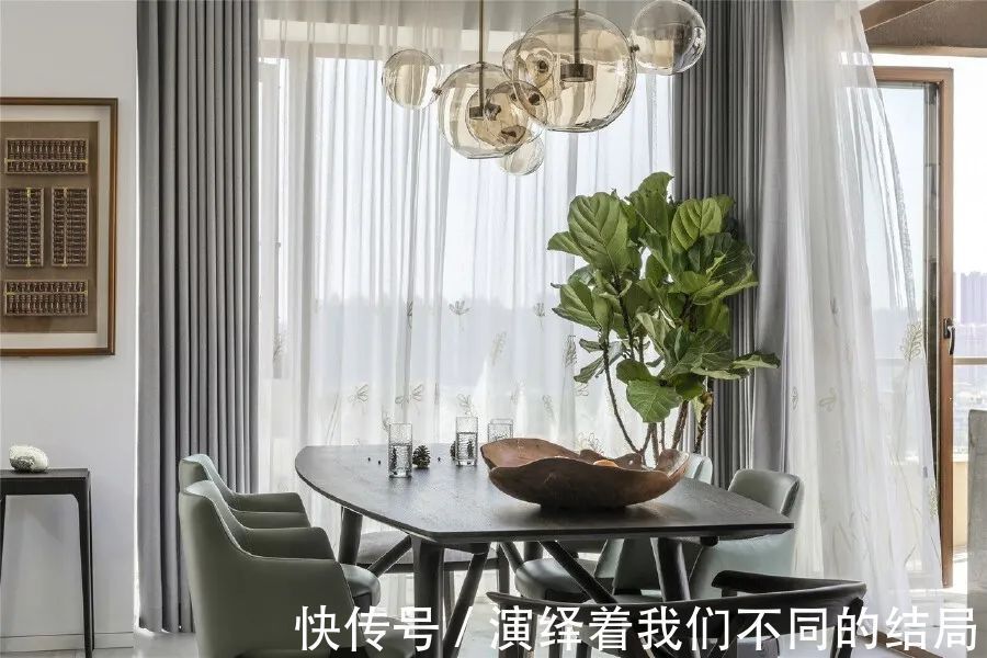 装饰画|210㎡现代简约,挖去墙角、以圆弧取代,让生活更圆滑自在