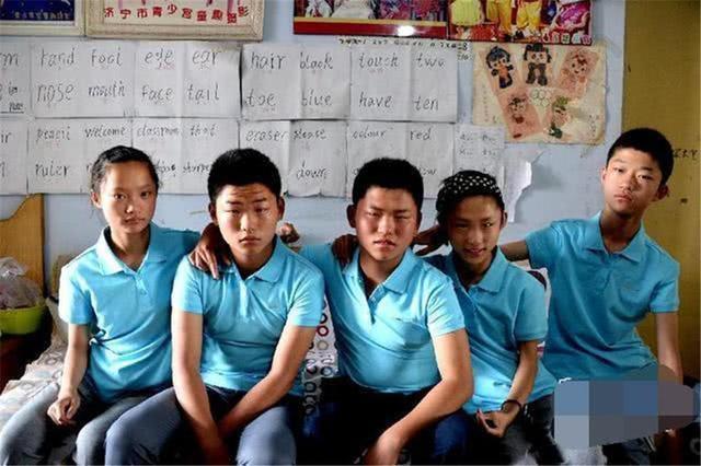 孩子|18年前国内首例5胞胎降生,如今孩子已成年,他们一家过得怎样?