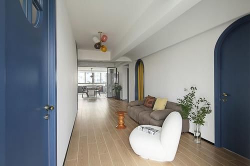 电视|她把客厅一分为二，家里多间房，再把电视请出家，生活简单又幸福