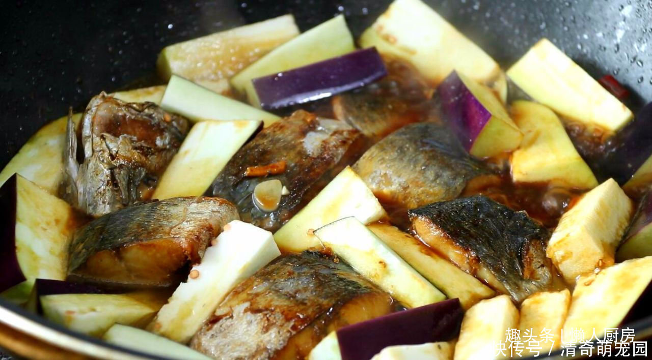 香味|19元买了一条马鲛鱼,配上一个大茄子炖着吃,鲜香味浓,超好吃