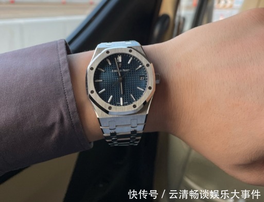 万国表|男人喜欢蓝色是天性吗？这些蓝色腕表到底是什么样的存在？