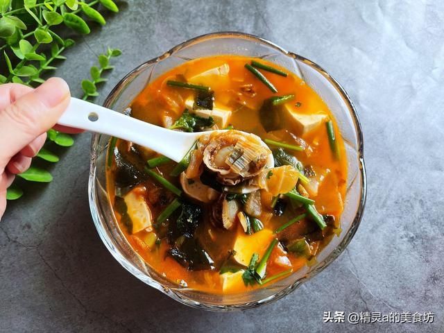 天冷,这一碗汤别错过!4样食材8分钟端上桌,汤鲜美味好喝极了