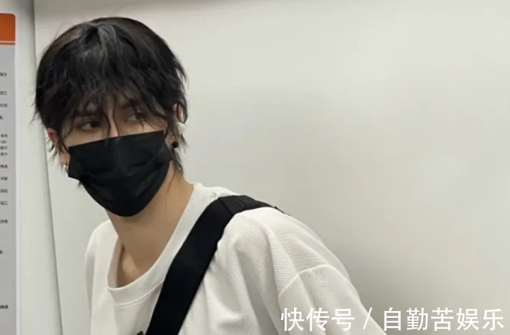 漫展|188cm帅哥爆红网络!漫画脸顶级身材,居然是女扮男装?