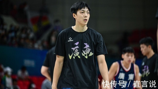 球迷|胡明轩沉默4天!中国男篮7大巨星发文表态,23岁小将恐遭姚明制裁