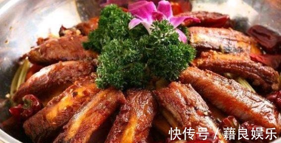 美食推荐焦溜豆腐,青椒茄子炒肉丝,干锅排骨,秘制老醋花生