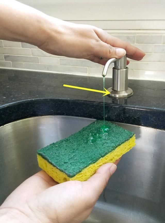 洗洁精|洗了这么多年的碗,才知道打开水槽上的小孔,塞一根软管方便洗碗