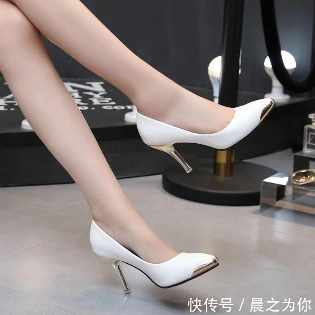 有心机 尖头高跟鞋外观精致充满女人味,将都市白领的自信美丽汇聚于足尖