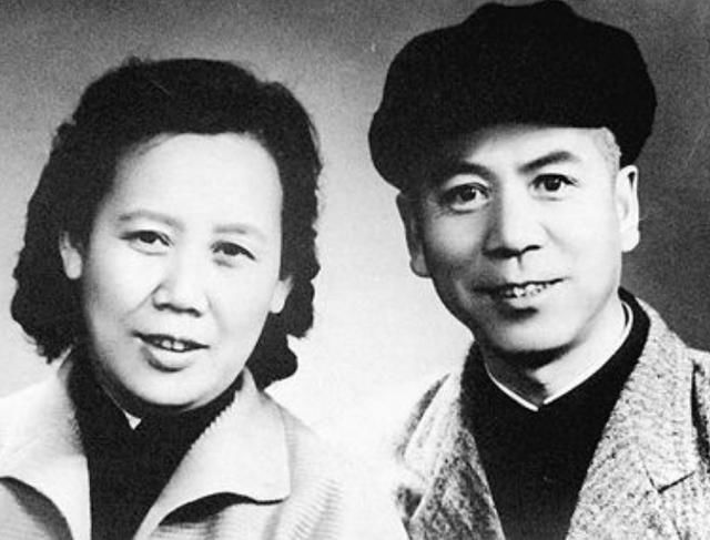 他自诩为郭沫若关门弟子,写完一本书,却说一生最不佩服郭沫若