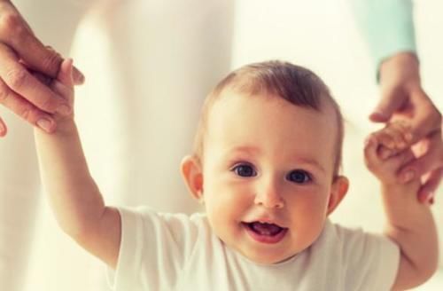 高雍涵|宝宝走路的早晚，跟智商有关吗？李玫瑾教授：不要被忽悠了