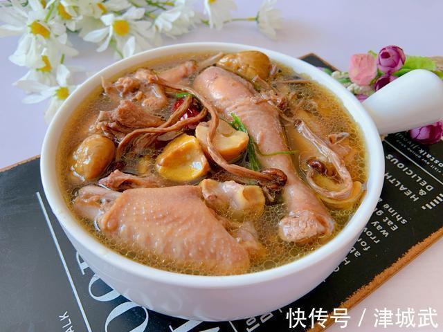 鸡汤|秋季多给家人喝这碗汤，鲜甜美味，营养滋补，越喝越暖！