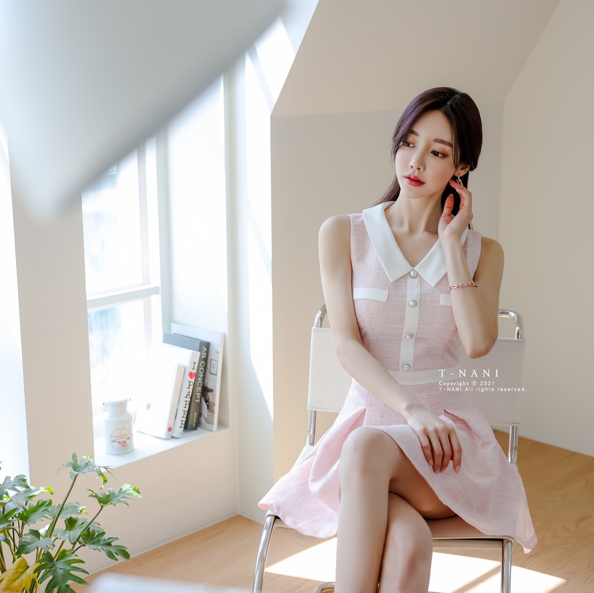 首发|首发孙允珠高清时尚搭配:甜彩霓虹棉花糖水漾芭莎洋裙