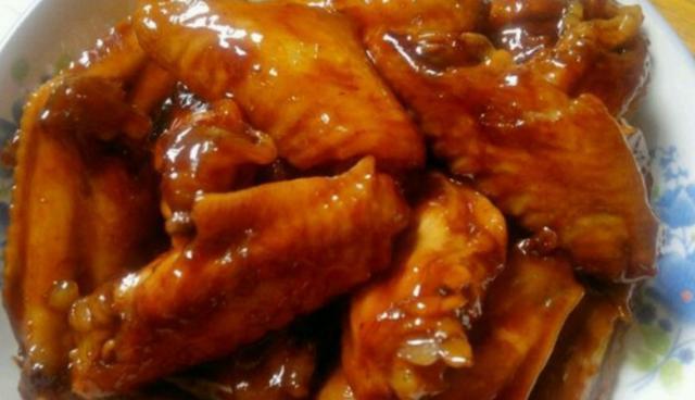 电饭锅|鸡翅还能这么做?电饭锅里一扔,操作简单还美味,孩子主动要求吃