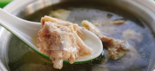 如此喝汤，身体遭殃！5种汤，能少喝一口是一口！尤其第一个