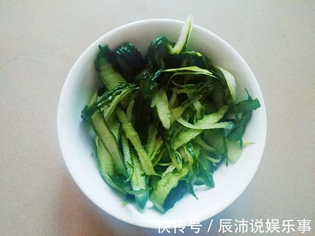 黄瓜汁|它常被人们当垃圾扔掉,搅一搅拌一拌就是解暑菜,清凉爽口