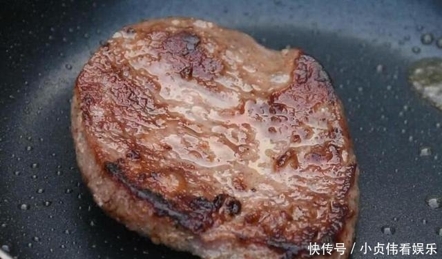 为什么“牛排”盘里会放一个鸡蛋,可别一口吃掉,否则会闹笑话!