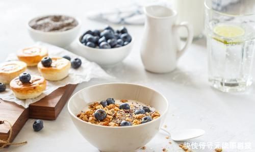 上半身|香蕉不治便秘,可能还会加重教你一个小动作,促排便,防便秘