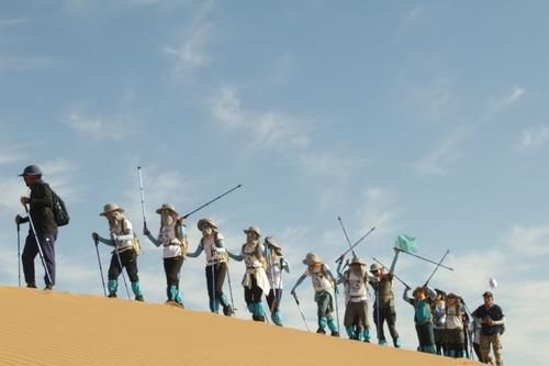 全球精英家庭穿越赛-腾格里沙漠站-为何要带孩子一起沙漠徒步?