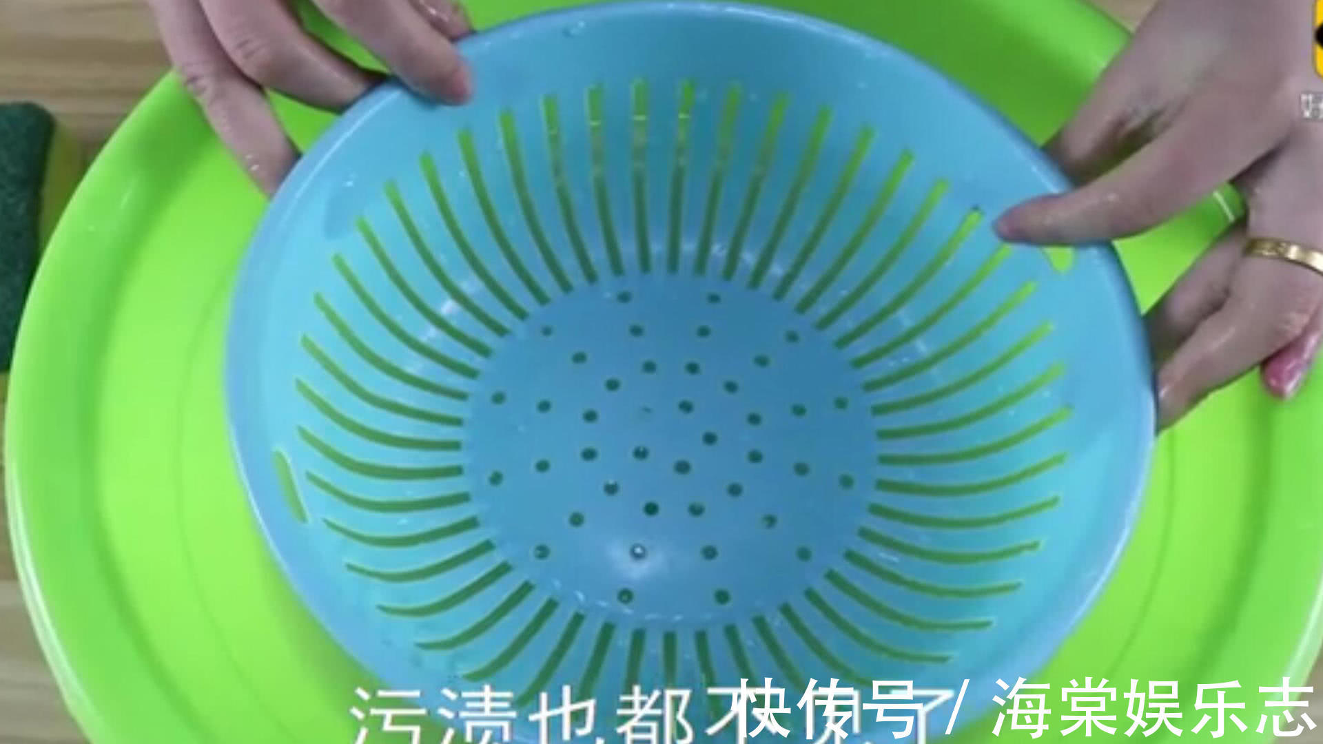 妙招妹|菜篮子又黑又脏,只要用它泡一泡,10分钟就能焕然一新,真实用