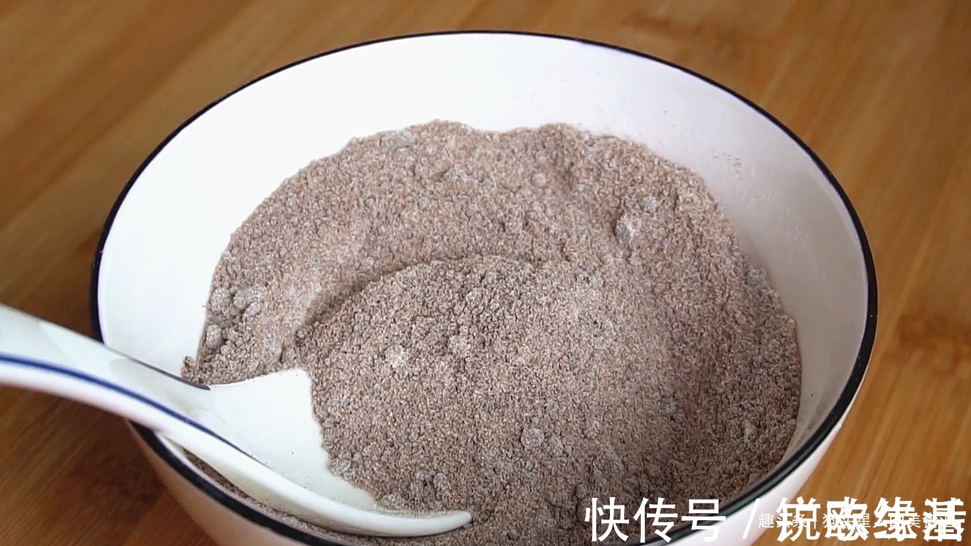 天气热要多吃粗粮,教你一个做法,香甜柔软,美味好消化