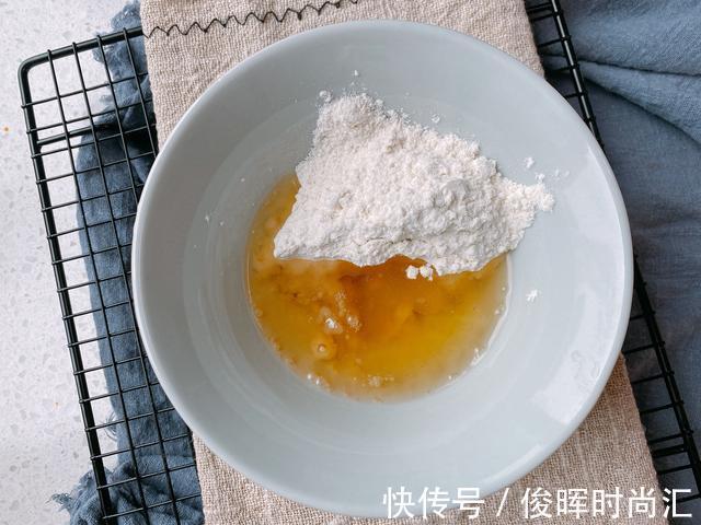 千层饼|南瓜的这个做法火了，加点芝麻，营养丰富，外酥里软比面包还好吃