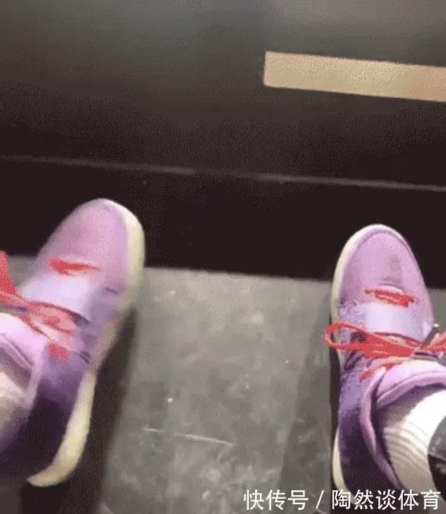 乔治 NBA球星穿的奇异球鞋:杜兰特的长筒靴,乔治新鞋被吐槽像足力健
