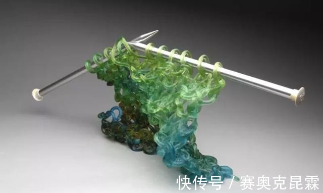 色彩#她是用玻璃雕塑“织毛衣”的第一人,这质感极其逼真!手太牛逼了