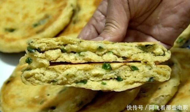 烙饼时，别傻傻只加面粉，多加一种食材，小饼香酥好吃，越嚼越香
