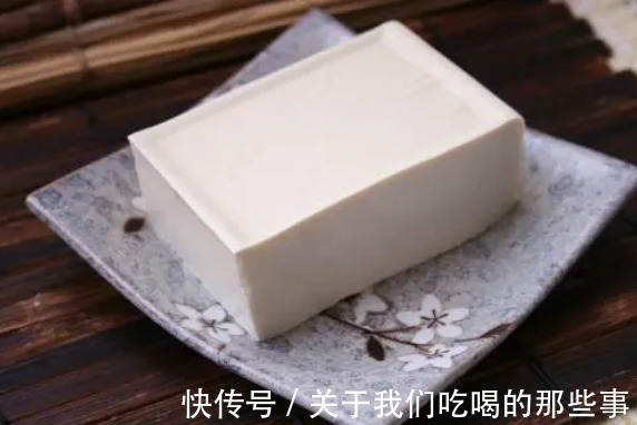 大厨|豆腐别直接煎,大厨教我2招,豆腐不粘锅不掉皮,外酥里嫩,真香