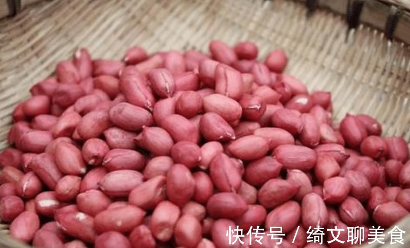 买花生时，挑红皮的还是白皮的？商贩说漏了嘴，以后别再乱买了