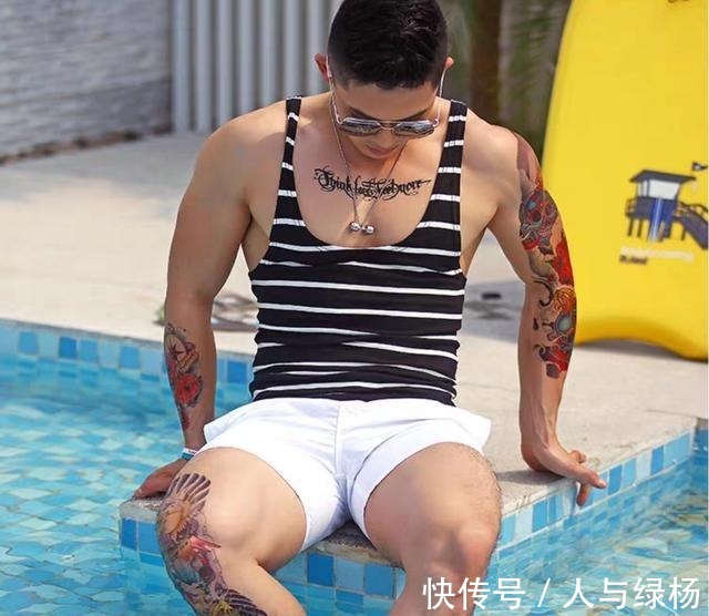 修身|你知道有肌肉的男生穿上修身的背心是什么效果吗今天就带你了解！