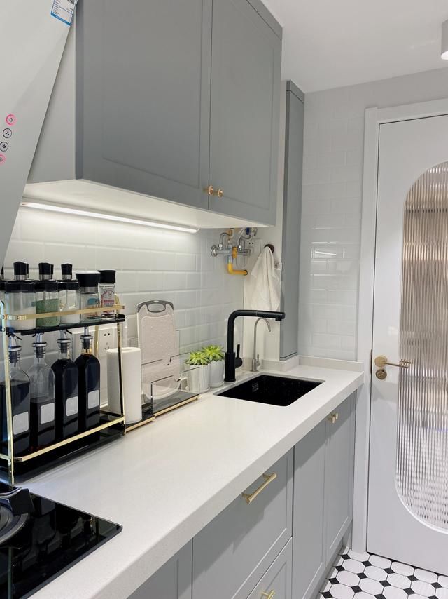 锅底|厨房不足5平米，却高级感十足！这些用心的“细节”处，值得学习