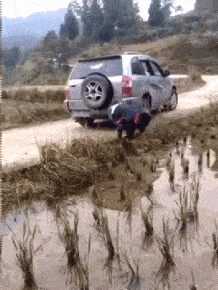 |搞笑GIF:我很好奇,女生头发下面可以藏多少脸