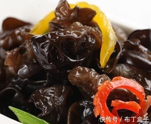 黑木耳和此物一起配，排毒去污，保養(yǎng)子宮，不想大肚子鼓鼓可試試