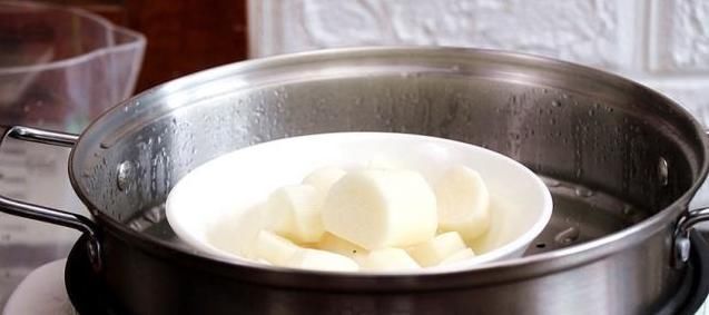 山药不用炖汤了,教你懒人新吃法,不用水不用油,上桌孩子就吃光